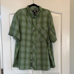 Duluth Trading Co Green Plaid Button Down Shirt